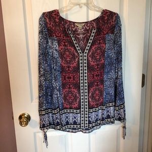 Lightweight blouse with ties on sleeves